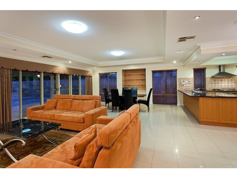 9 Zenith Street, Shelley WA 6148