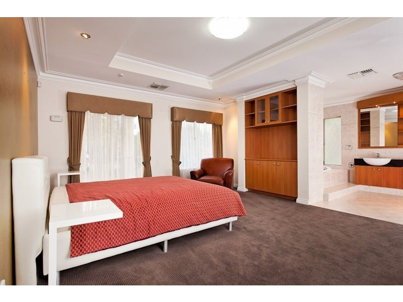 9 Zenith Street, Shelley WA 6148