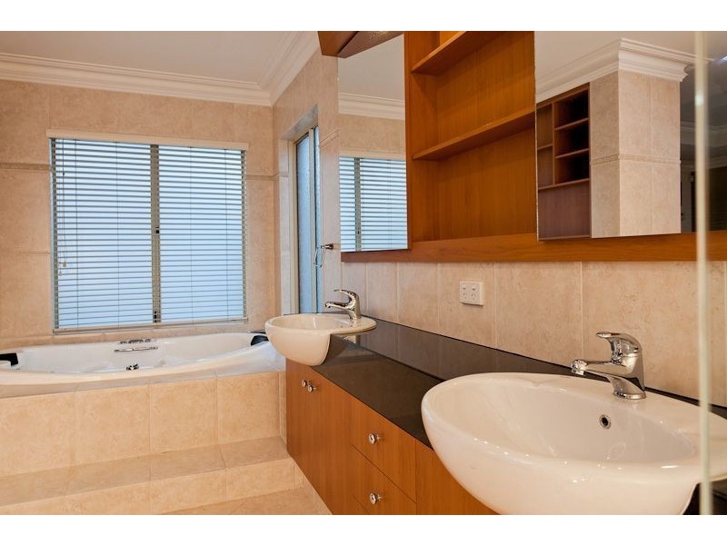 9 Zenith Street, Shelley WA 6148