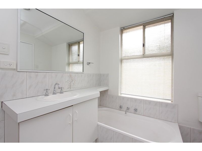 4 Hackett Pass, Winthrop WA 6150