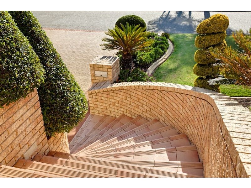 32 Lucraft Gardens, Winthrop WA 6150