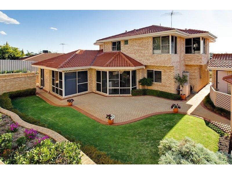 32 Lucraft Gardens, Winthrop WA 6150