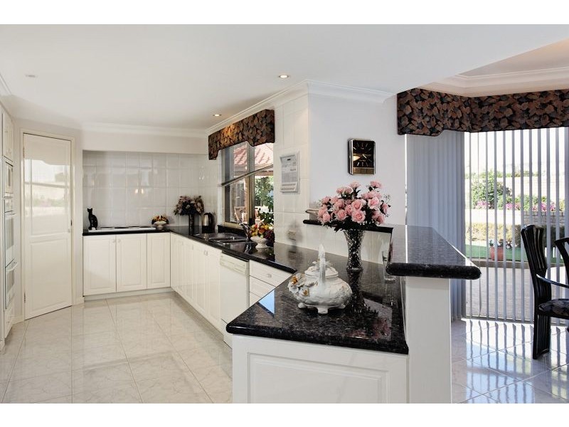 32 Lucraft Gardens, Winthrop WA 6150