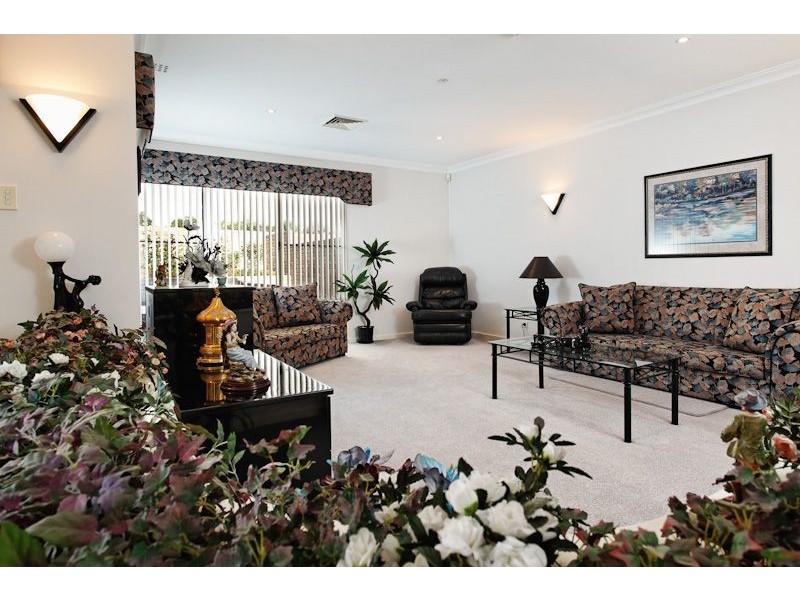 32 Lucraft Gardens, Winthrop WA 6150