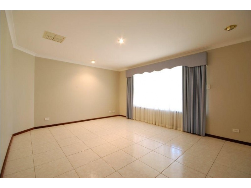 44 Freedman Way, Winthrop WA 6150