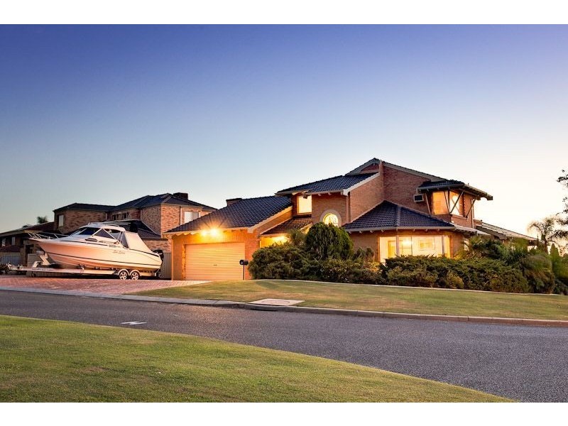 2 Storrs Place, Winthrop WA 6150