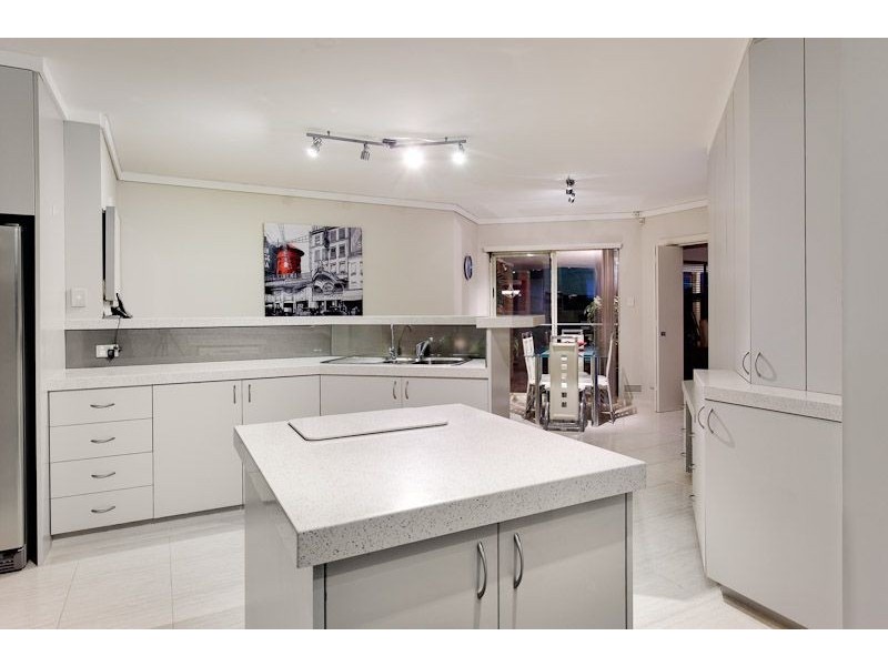 2 Storrs Place, Winthrop WA 6150