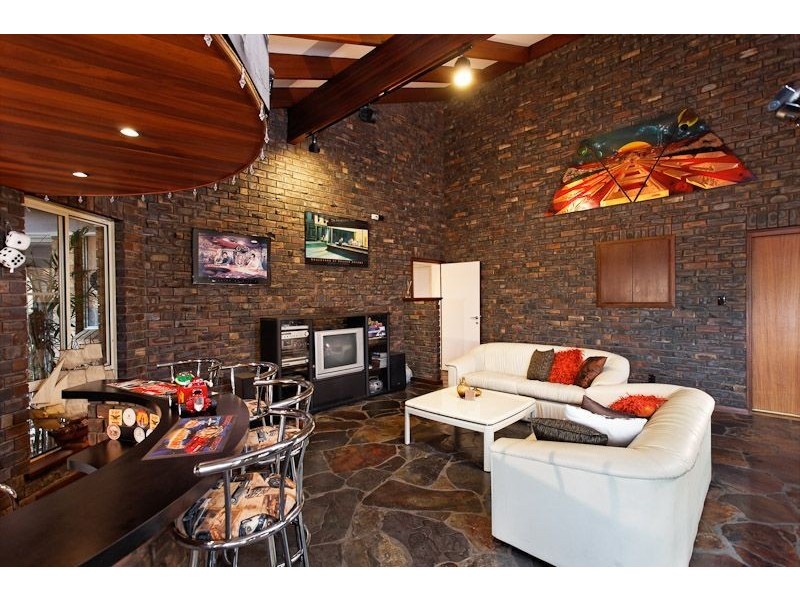 2 Storrs Place, Winthrop WA 6150