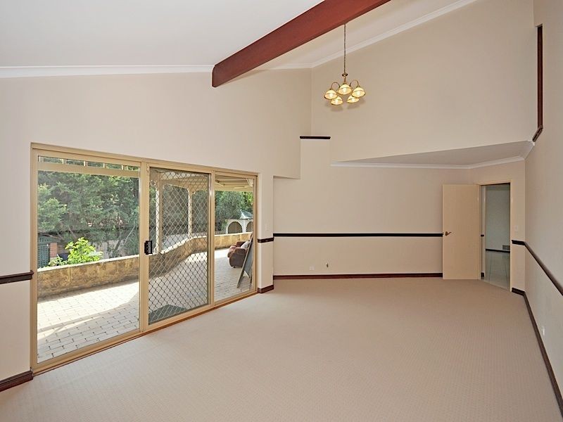 7 Rossiter Way, Winthrop WA 6150