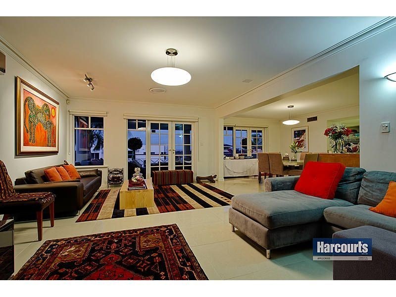 34 Whitfeld Terrace, Winthrop WA 6150
