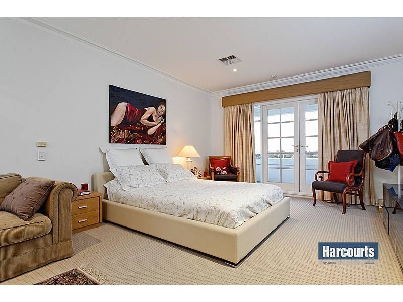 34 Whitfeld Terrace, Winthrop WA 6150