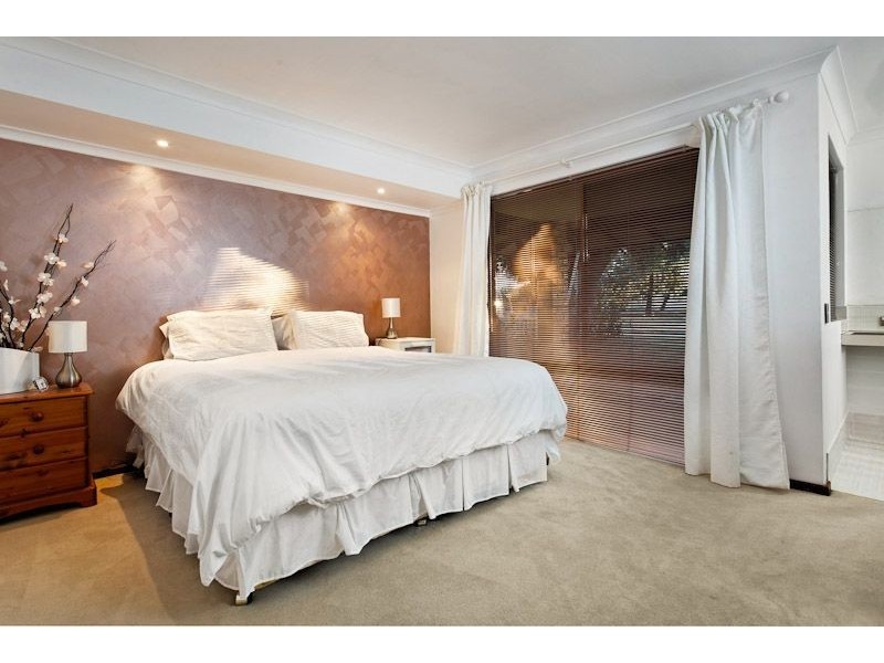 93 Jackson Avenue, Winthrop WA 6150