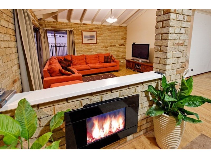 93 Jackson Avenue, Winthrop WA 6150