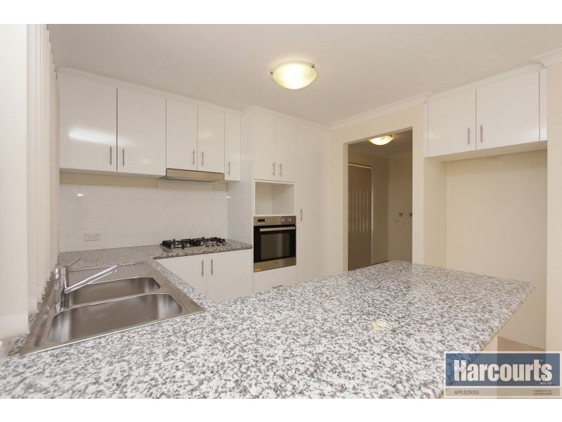 4/17 Yallambee Way, Queens Park WA 6107