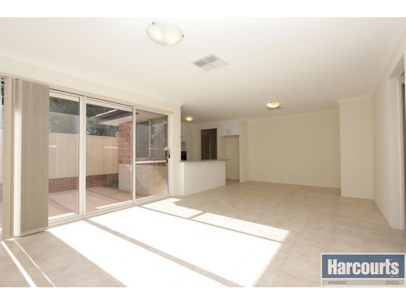 4/17 Yallambee Way, Queens Park WA 6107