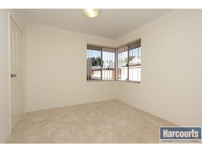 4/17 Yallambee Way, Queens Park WA 6107