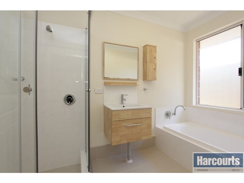 4/17 Yallambee Way, Queens Park WA 6107