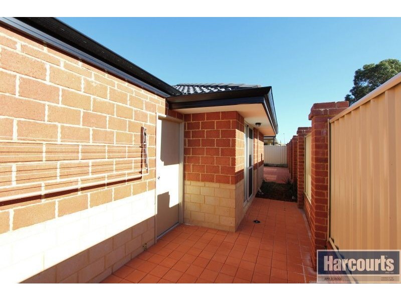 4/17 Yallambee Way, Queens Park WA 6107