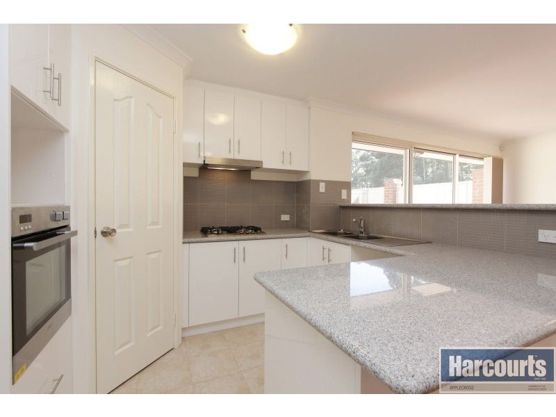 6/17 Yallambee Way, Queens Park WA 6107