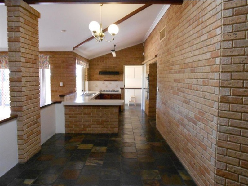 2A Keane Close, Winthrop WA 6150