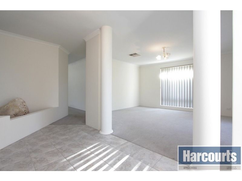 63 Centre Street, Queens Park WA 6107