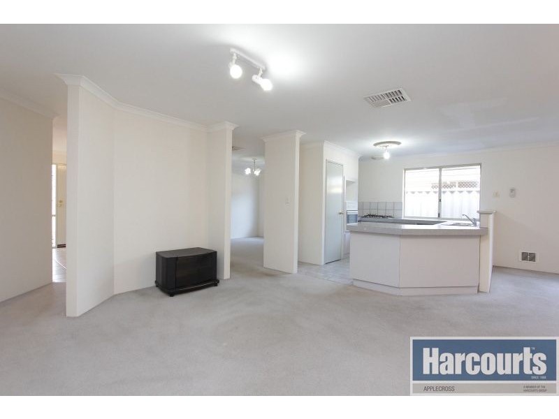 63 Centre Street, Queens Park WA 6107