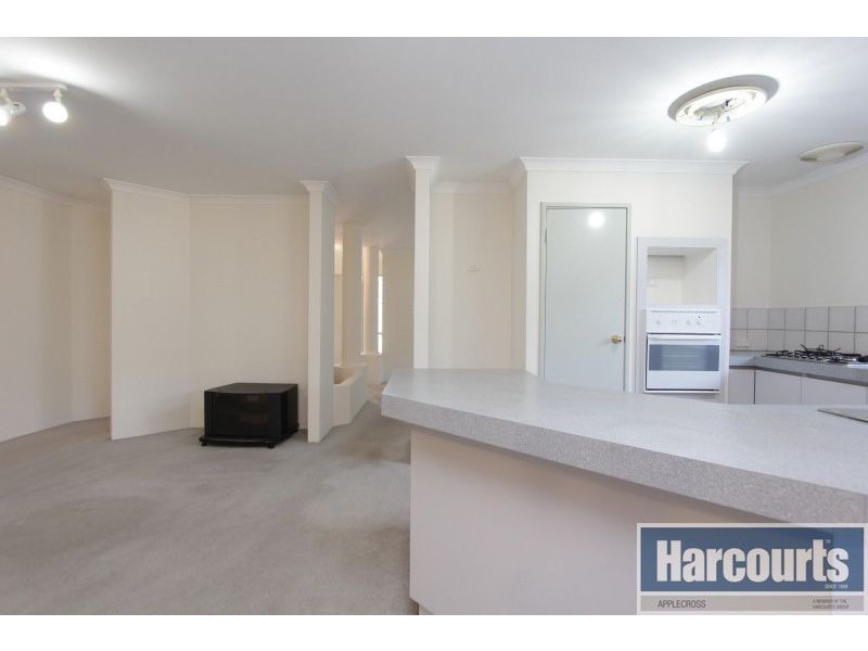 63 Centre Street, Queens Park WA 6107