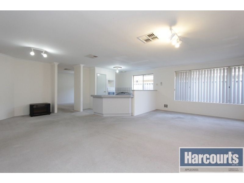 63 Centre Street, Queens Park WA 6107