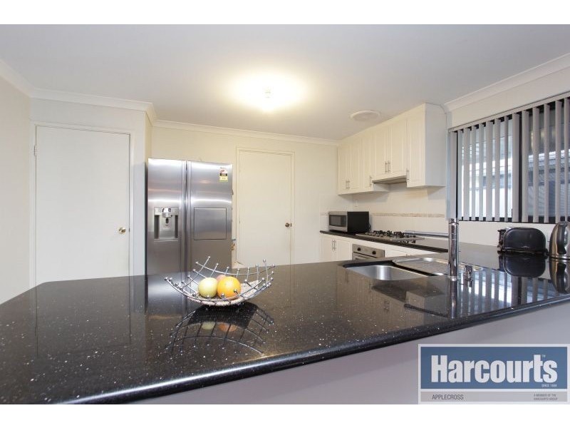 66 Sheffield Road, Wattle Grove WA 6107