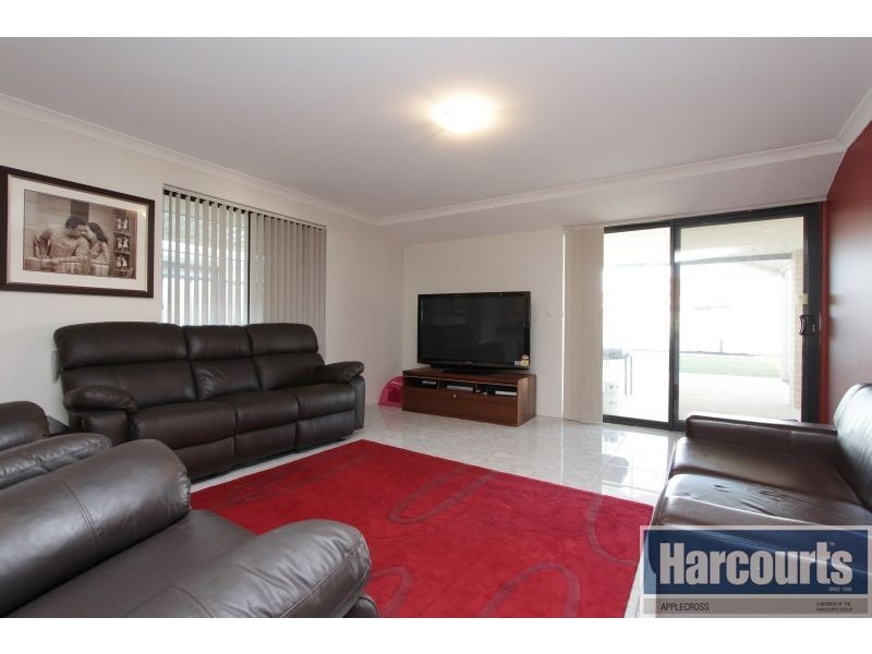 66 Sheffield Road, Wattle Grove WA 6107
