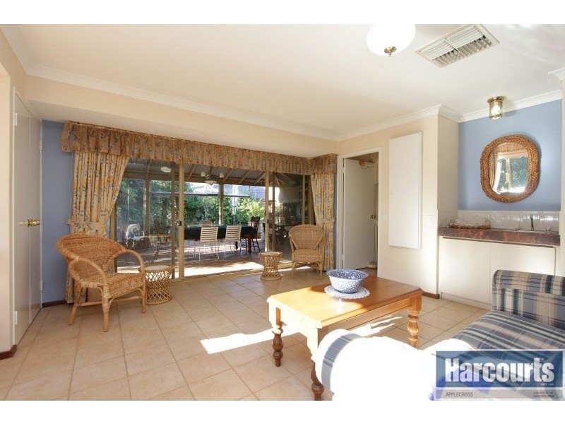 20 Gamblen Way, Winthrop WA 6150