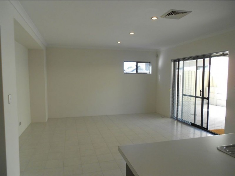 16C Lowes Street, Cloverdale WA 6105