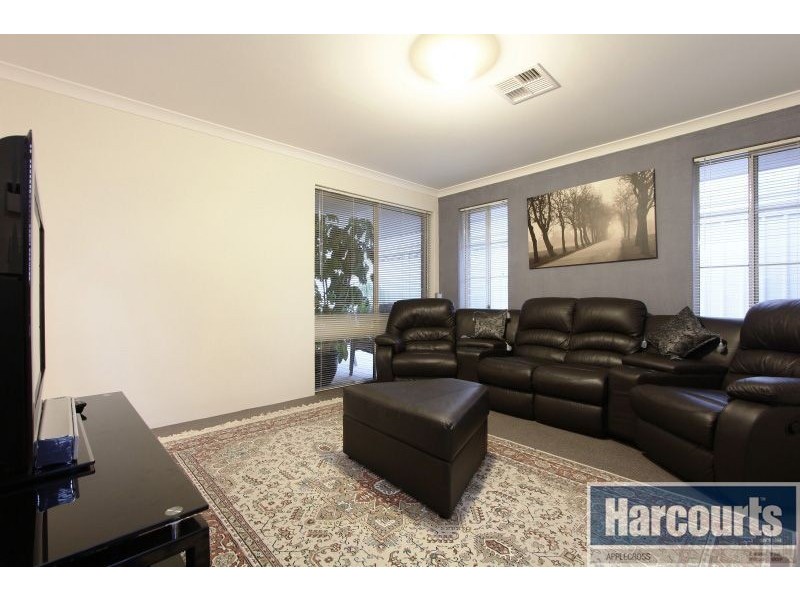 29 Coyong Road, Wattle Grove WA 6107