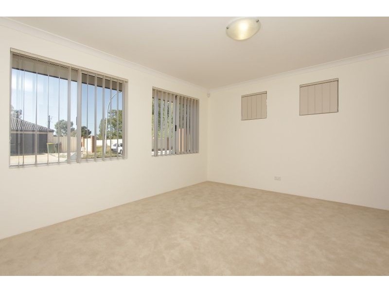 6/17 Yallambee Way, Queens Park WA 6107