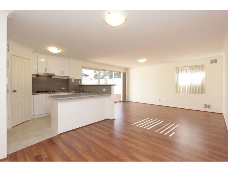 6/17 Yallambee Way, Queens Park WA 6107