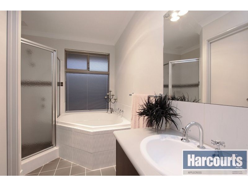 29 Coyong Road, Wattle Grove WA 6107