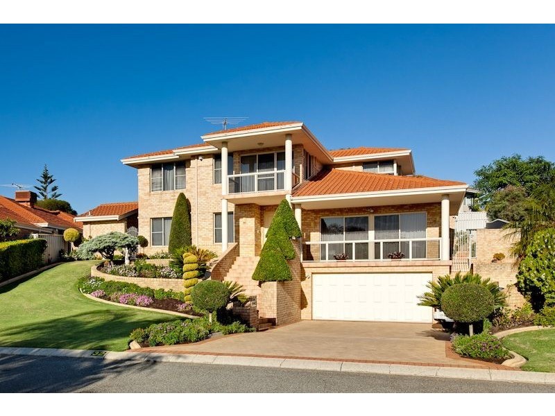 32 Lucraft Gardens, Winthrop WA 6150
