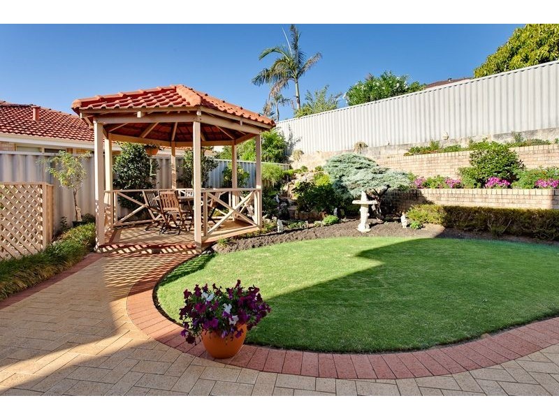 32 Lucraft Gardens, Winthrop WA 6150