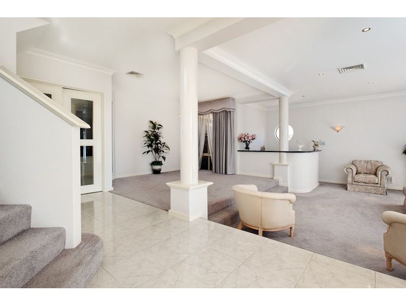 32 Lucraft Gardens, Winthrop WA 6150