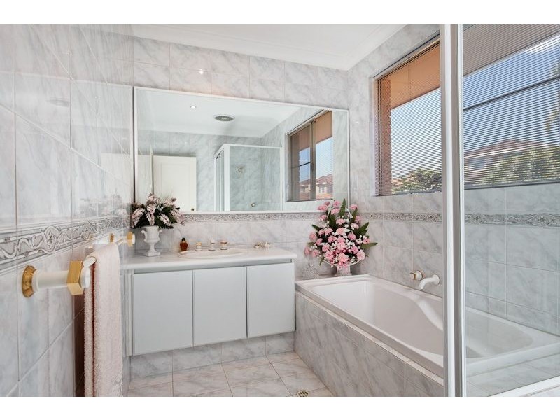 32 Lucraft Gardens, Winthrop WA 6150