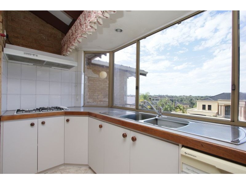 38 Whitfeld Tce, Winthrop WA 6150