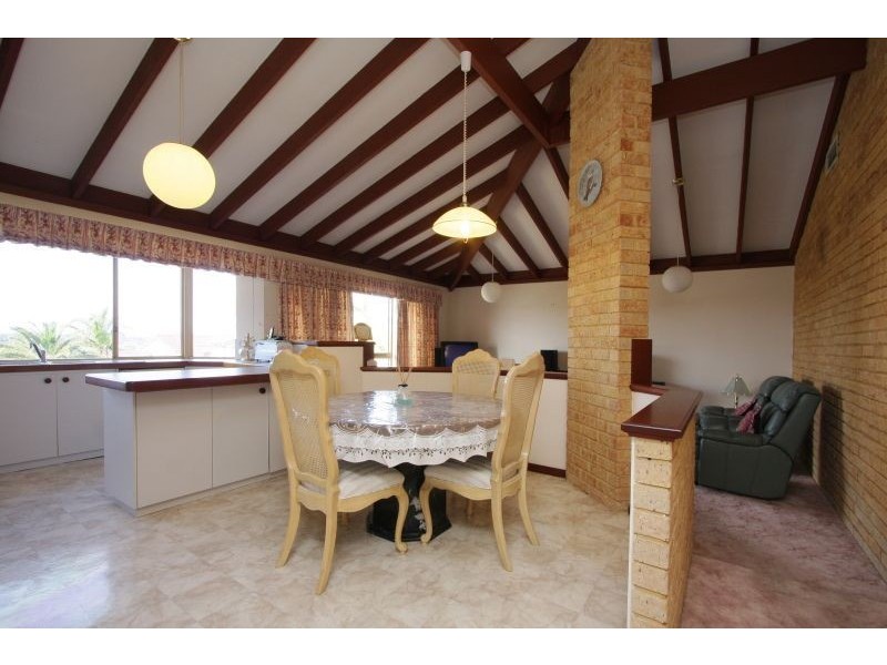 38 Whitfeld Tce, Winthrop WA 6150