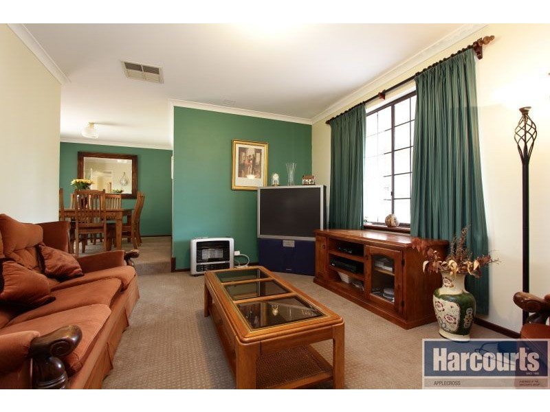 12 Sutherland Crescent, Winthrop WA 6150