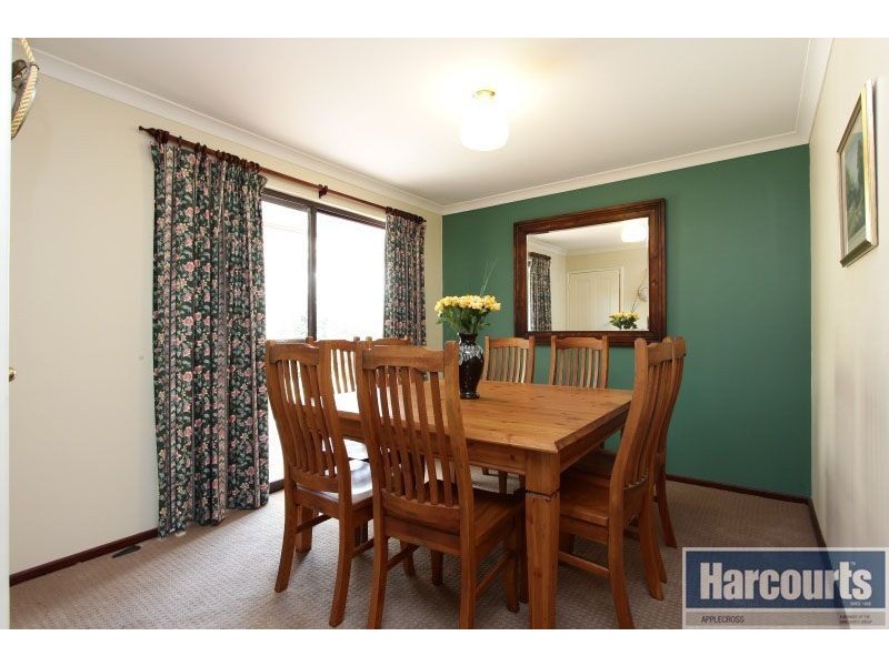 12 Sutherland Crescent, Winthrop WA 6150