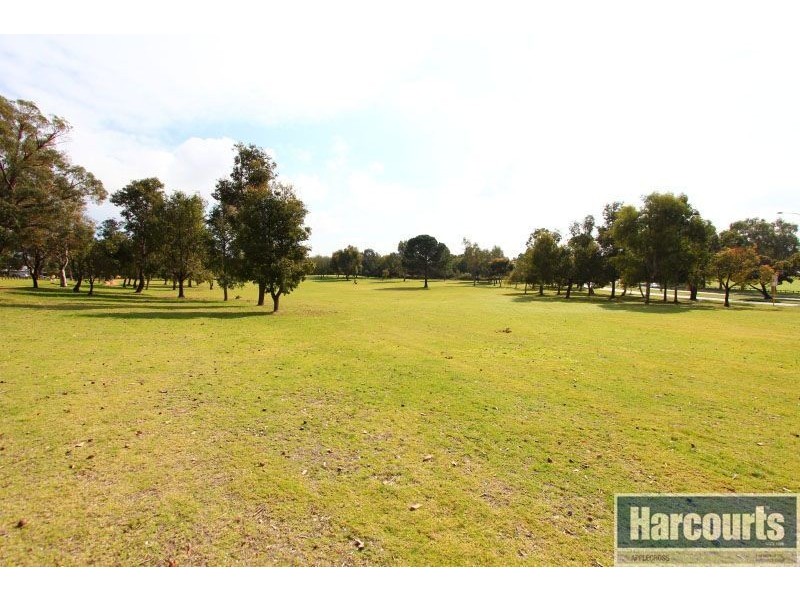 12 Sutherland Crescent, Winthrop WA 6150