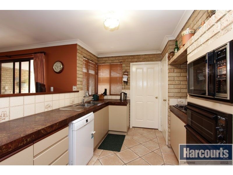 12 Sutherland Crescent, Winthrop WA 6150