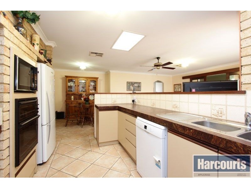 12 Sutherland Crescent, Winthrop WA 6150