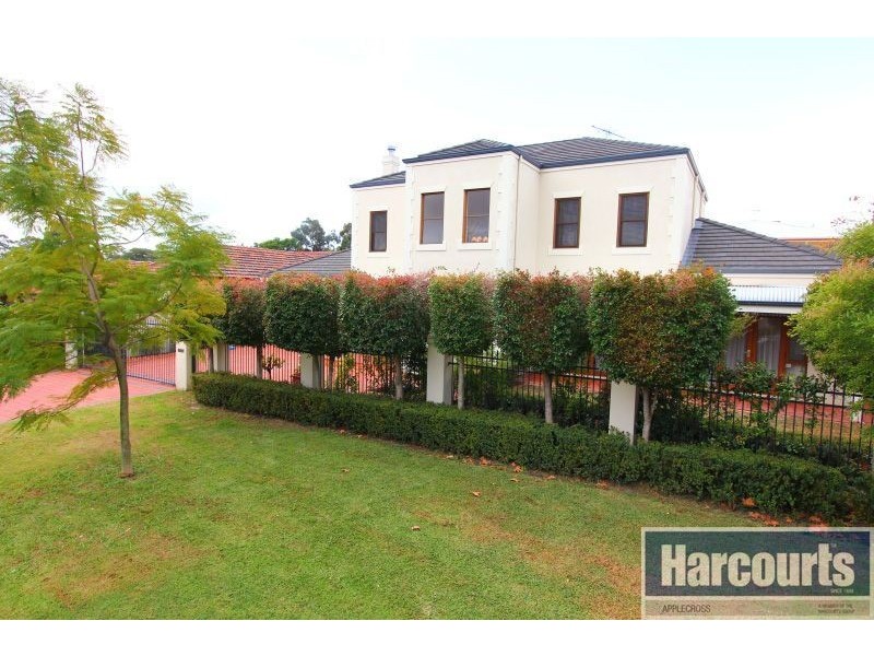 10 Atkins Road, Applecross WA 6153