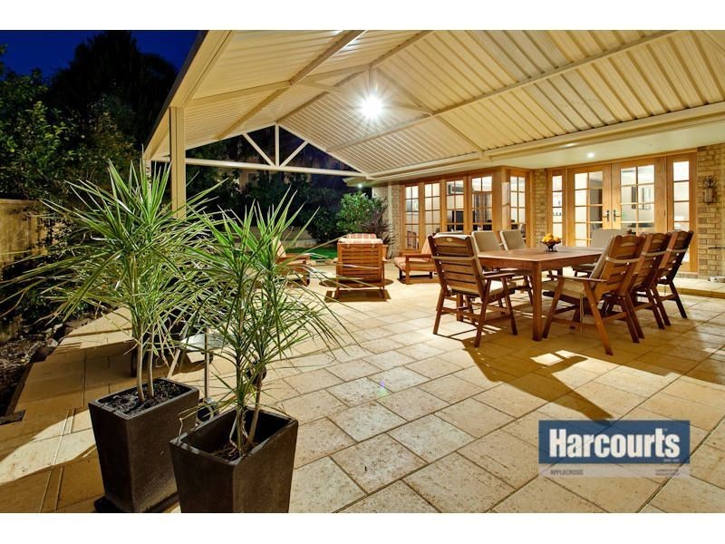16 Whitfeld Terrace, Winthrop WA 6150