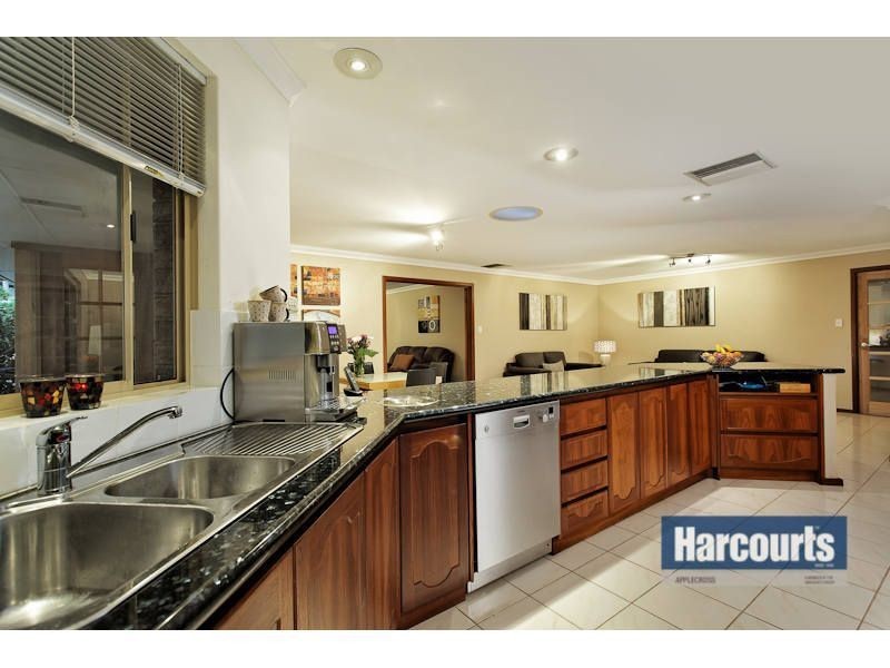 16 Whitfeld Terrace, Winthrop WA 6150